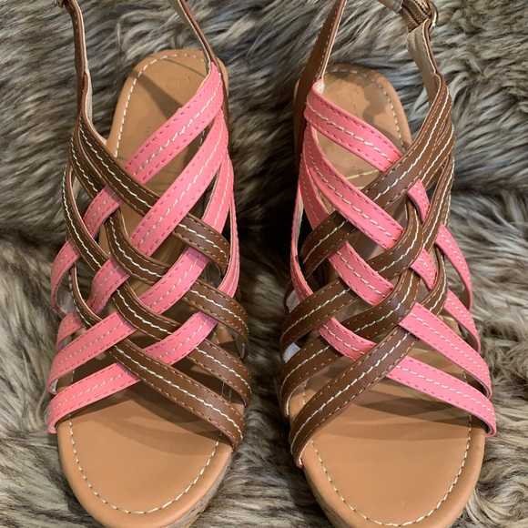 bucco Shoes - NWOT- women’s wedge heels